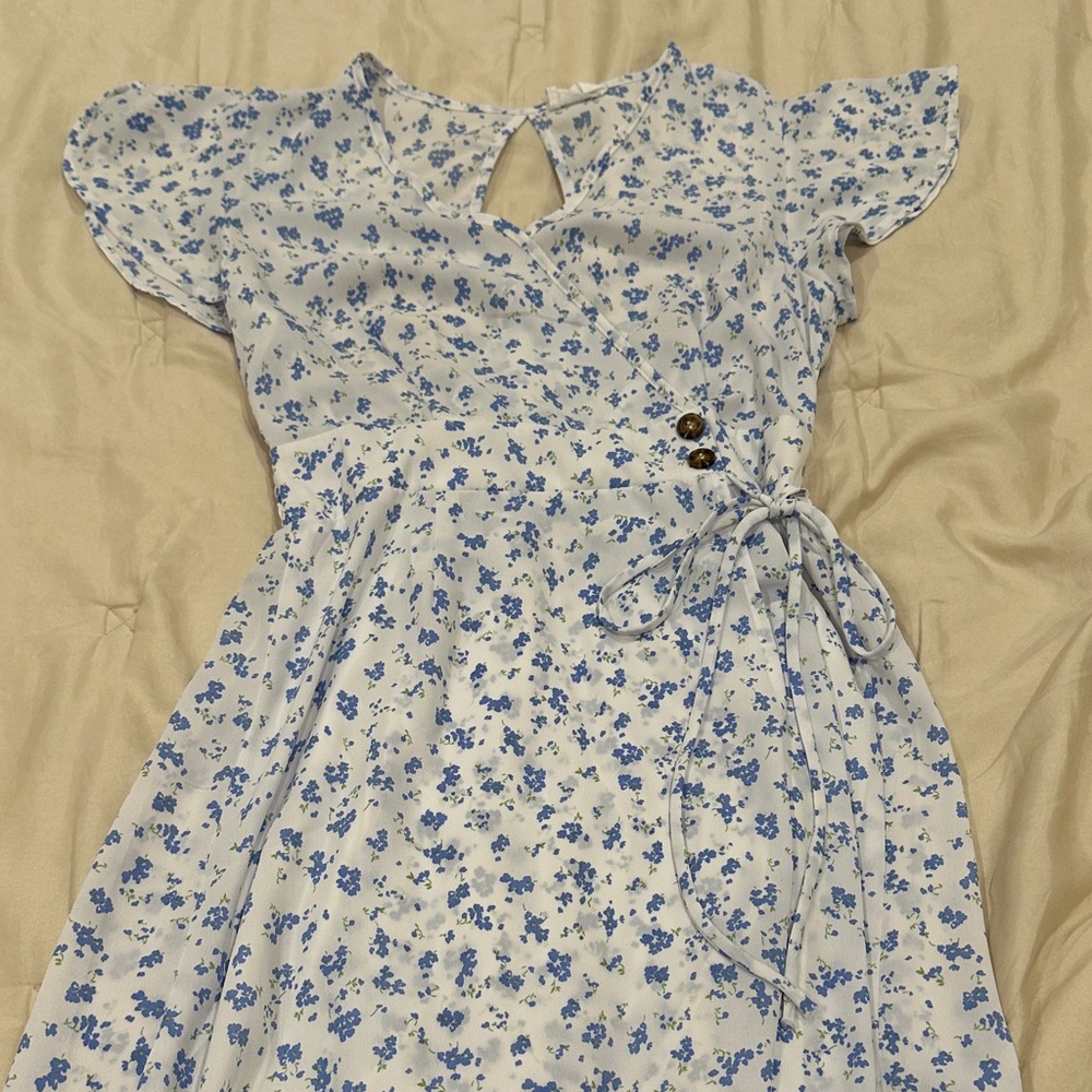 Sienna Sky Blue/White Floral Cinched Waist Wrap Maxi Dress (S)